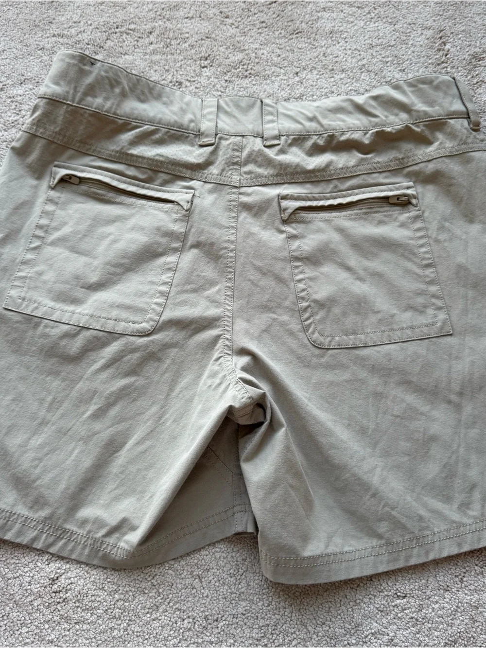 Huk Next Level Men's XL Performance Fishing Shorts Khaki 7.5